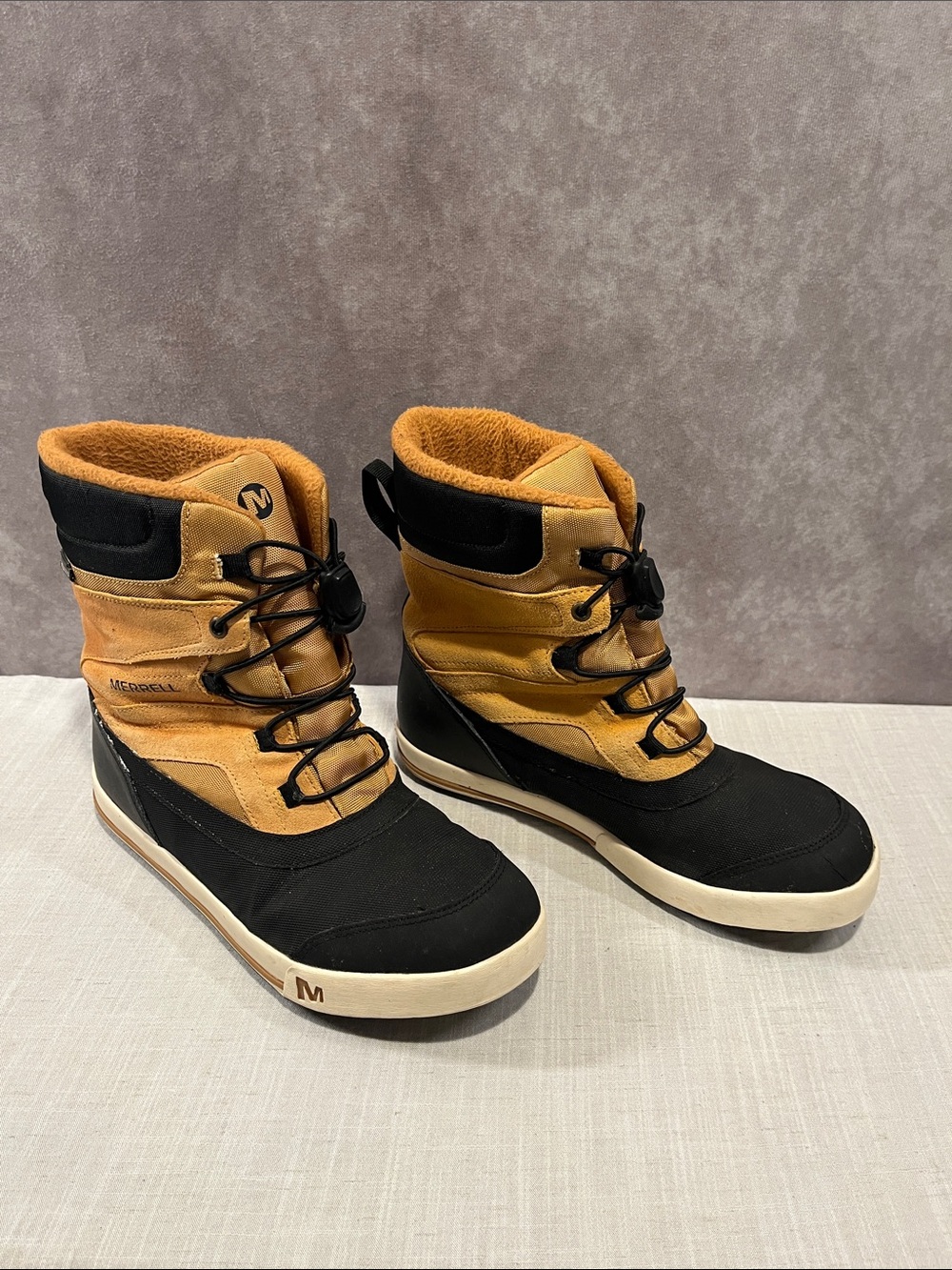 Merrell Snowbank 2.0 Two-Tone Winter Boots in Tan and Black size 5